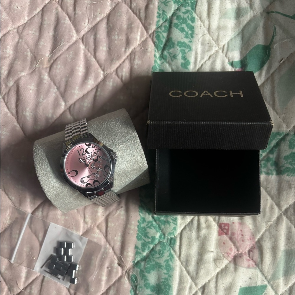 Coach watch like new only use 2 times perfect working well links and box